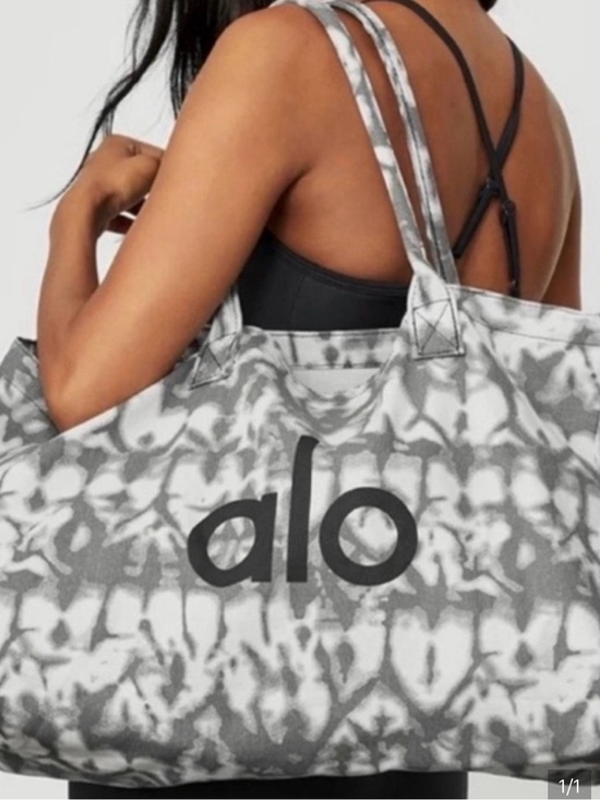 Alo Yoga Iconic Shopper tote bag tye-dye